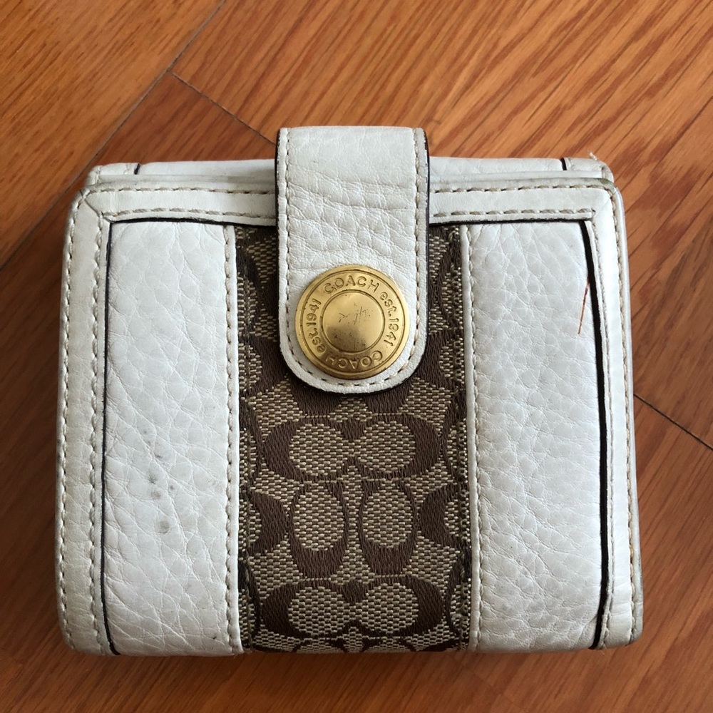 Coach | white leather wallet